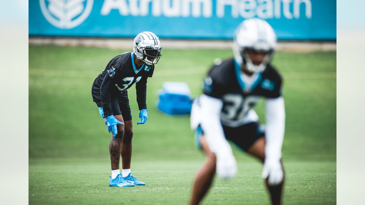 Carolina Panthers Re-Sign Long Snapper J.J. Jansen - Sports Illustrated  Carolina Panthers News, Analysis and More