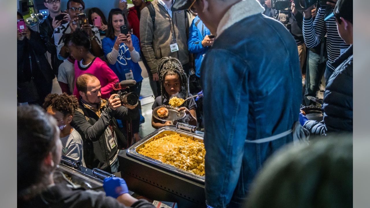 Cam Newton holds annual 'Thanksgiving Jam' for 1,200 children and their  families 