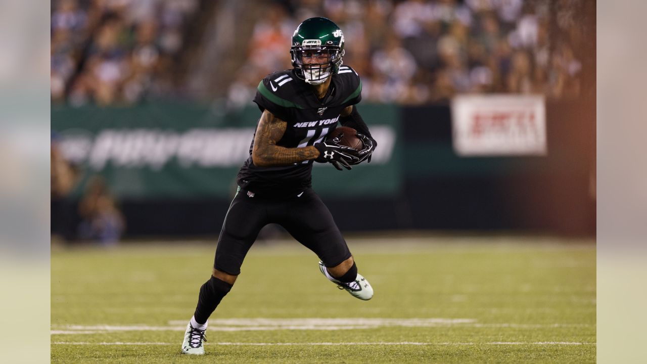 AP source: Panthers agree to terms with WR Robby Anderson