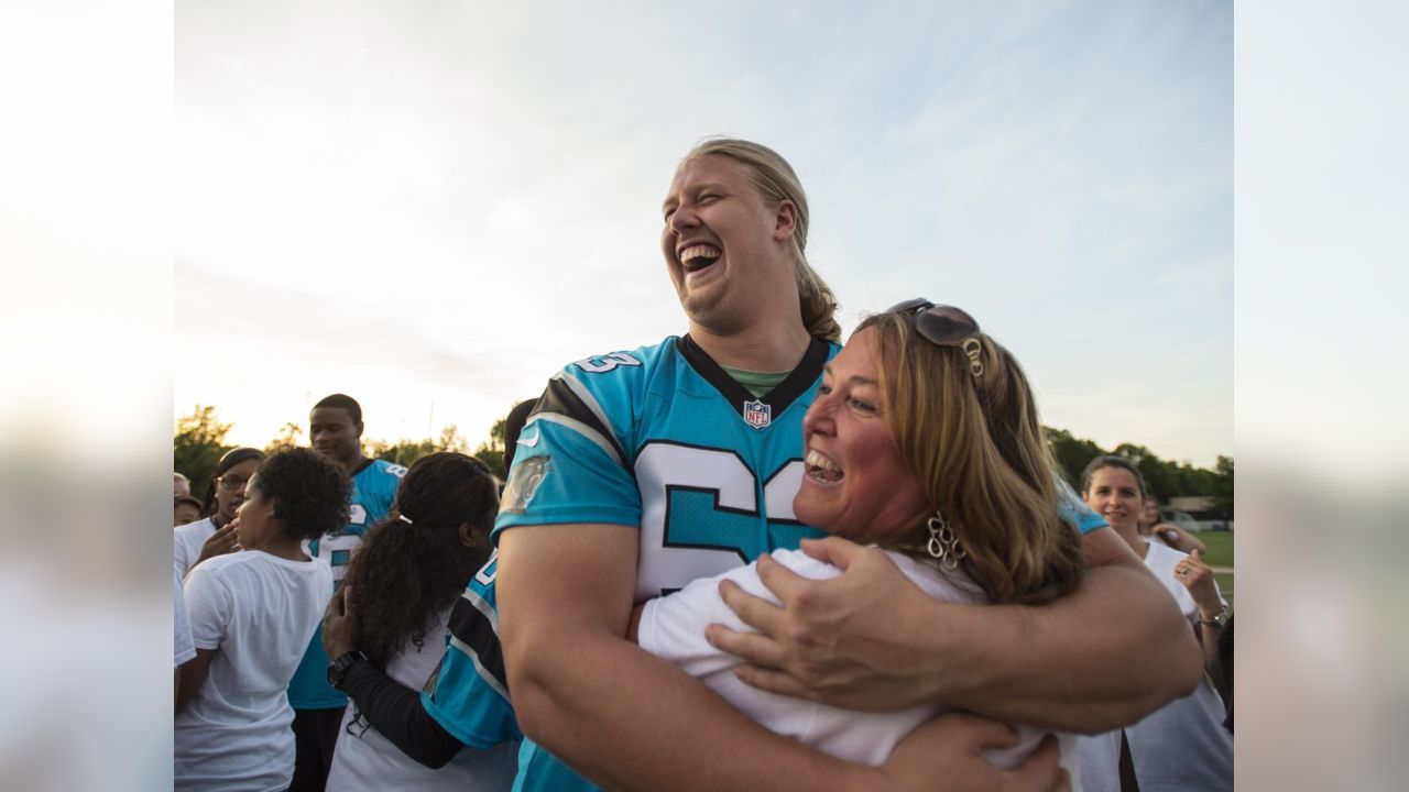 Panthers host 100 youth football moms to discuss safety