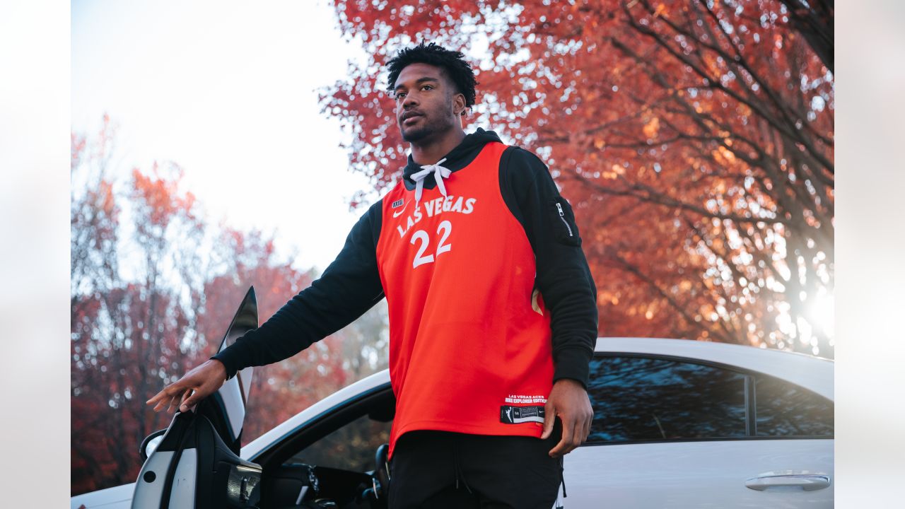 Jeremy Chinn arrives wearing Stephen Curry jersey