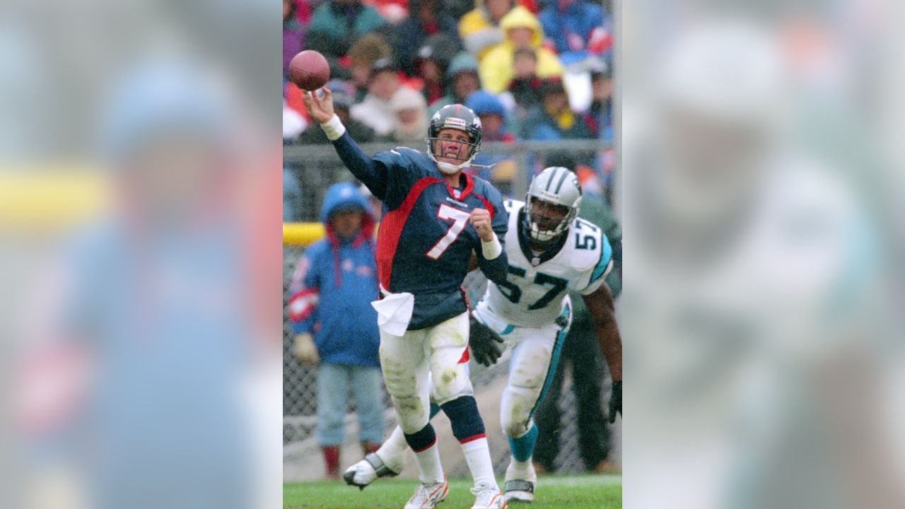 Carolina Panthers quarterback Sam Darnold (14) plays during an NFL football  game between the Carolina Panthers and the Denver Broncos on Sunday, Nov.  27, 2022, in Charlotte, N.C. (AP Photo/Jacob Kupferman Stock