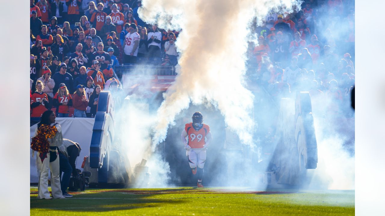 Former Denver Broncos DL DeShawn Williams Sends Parting Message After  Signing With Carolina Panthers - Sports Illustrated Mile High Huddle:  Denver Broncos News, Analysis and More