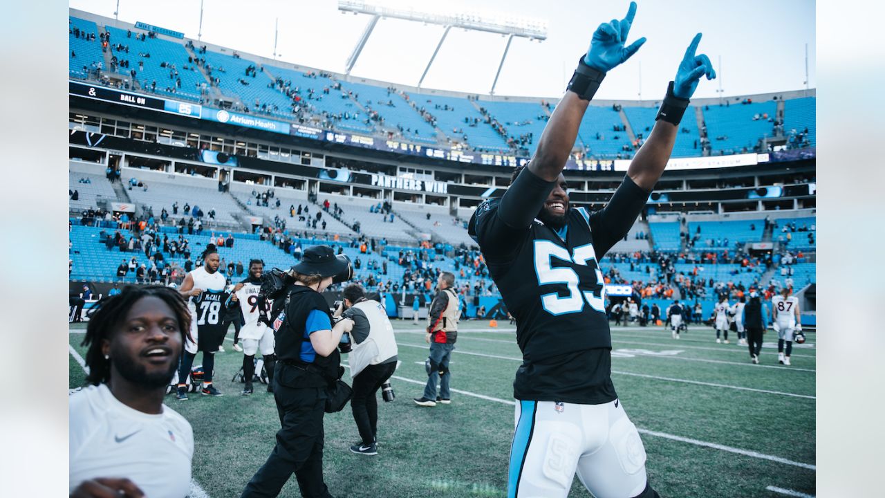 Carolina Panthers' Brian Burns delivers Thanksgiving turkeys to  firefighters