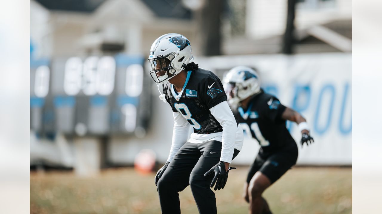 Carolina Panthers rookie CB Jaycee Horn honors Kobe Bryant