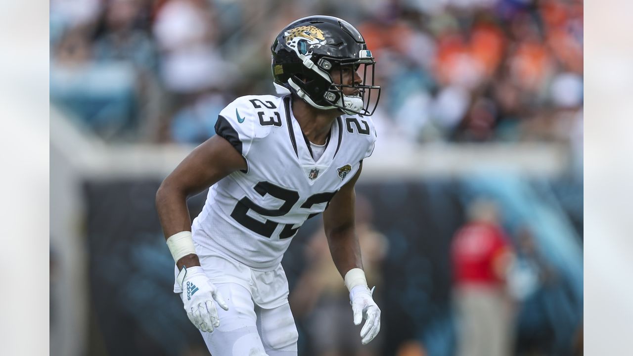 NFL on X: Jaguars trading CB C.J. Henderson and a fifth-round pick to the  Panthers in exchange for TE Dan Arnold and a third-round pick.   / X