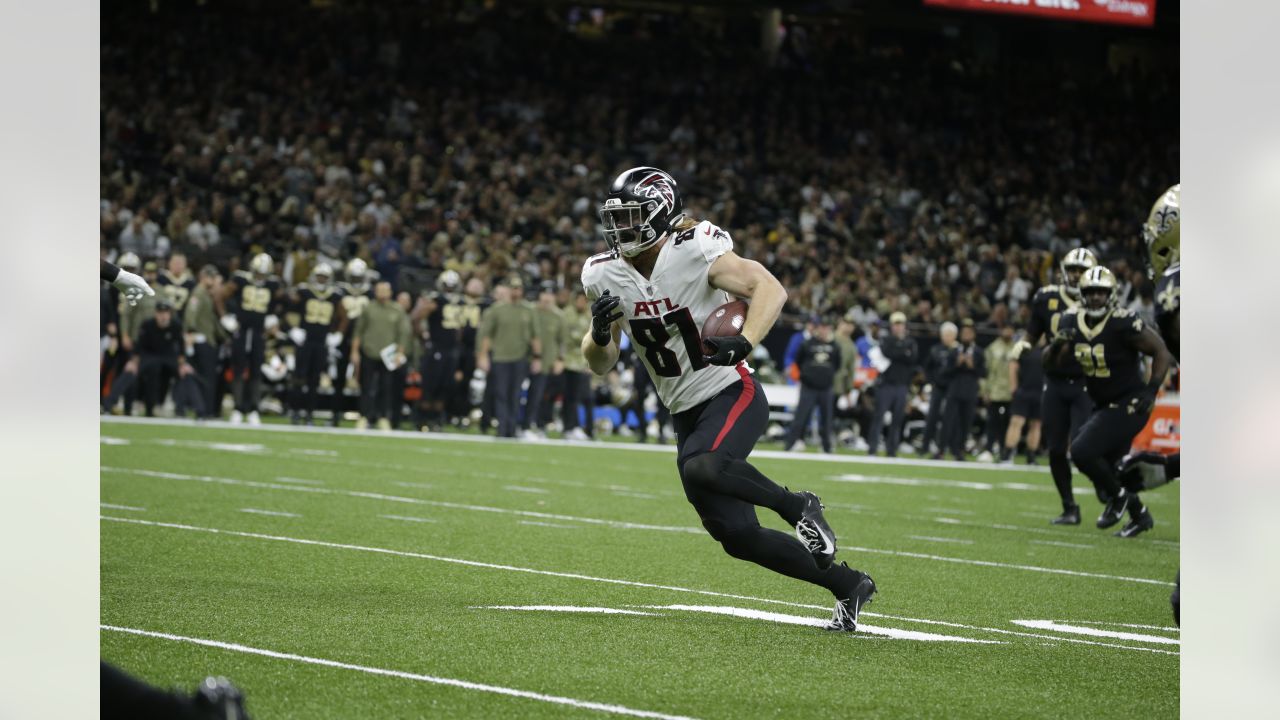 Atlanta Falcons tight end Hayden Hurst (81) and offensive tackle