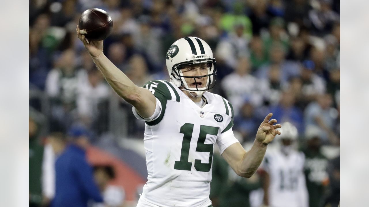 New York Jets quarterback Josh McCown warms up prior to the National  News Photo - Getty Images