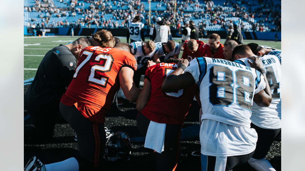 Charlotte, United States. 24th Dec, 2022. Charlotte, NC USA; Carolina  Panthers players celebrate the touchdown run by Carolina Panthers running  back D'Onta Foreman (33) during an NFL game at Bank of America