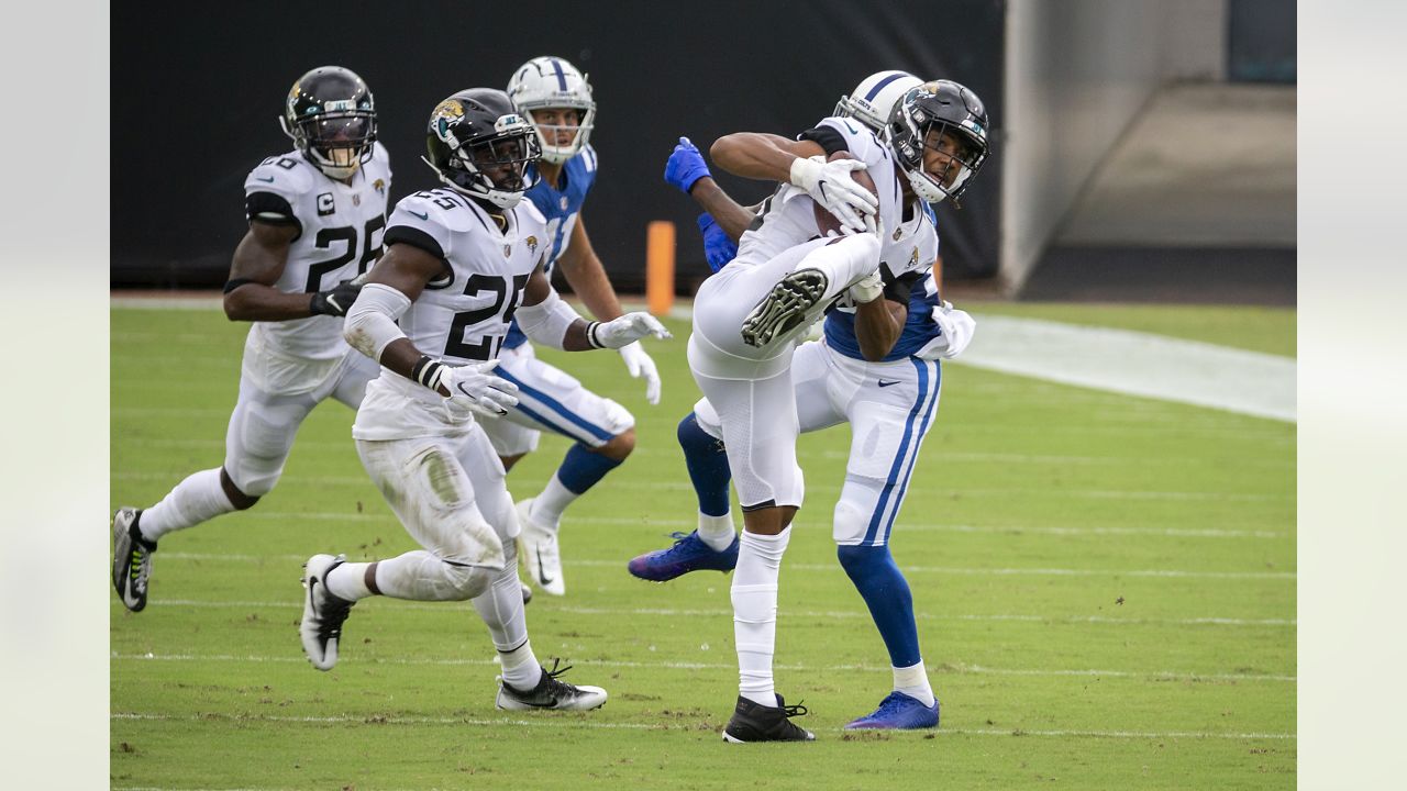 Carolina Panthers cornerback C.J. Henderson (15) defends against the Dallas  Cowboys during an NFL football game in Arlington, Texas, Sunday, Oct. 3,  2021. (AP Photo/Michael Ainsworth Stock Photo - Alamy