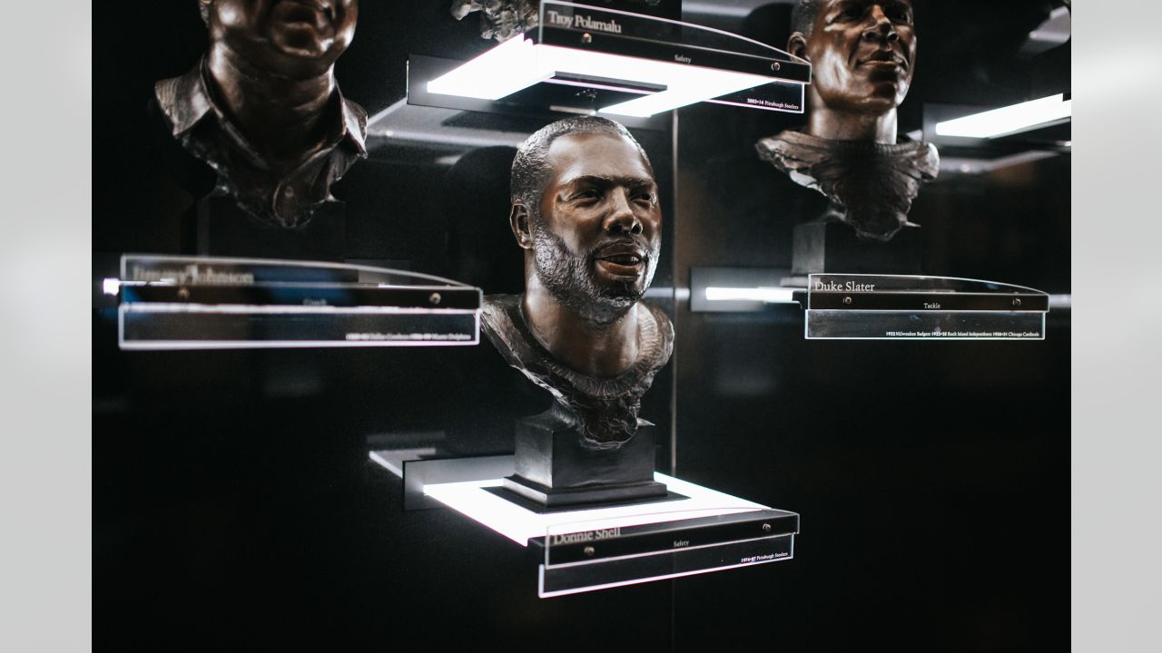 Falcons greats in Pro Football Hall of Fame bust gallery