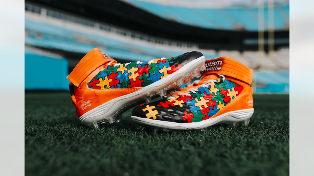 Jeremy Peña's cleats feature artwork by Texas Children's patients