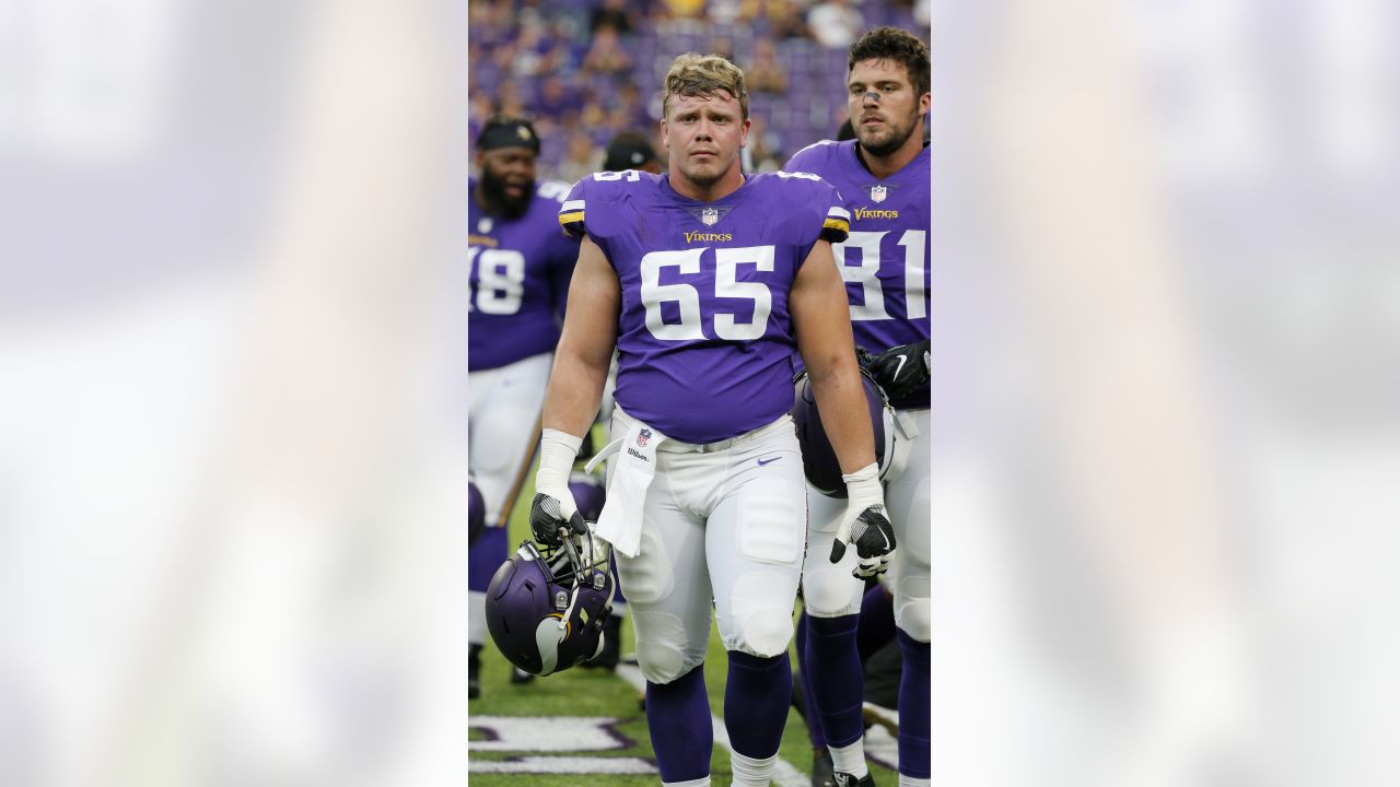 New York Jets claim IOL Pat Elflein off waivers from Minnesota Vikings