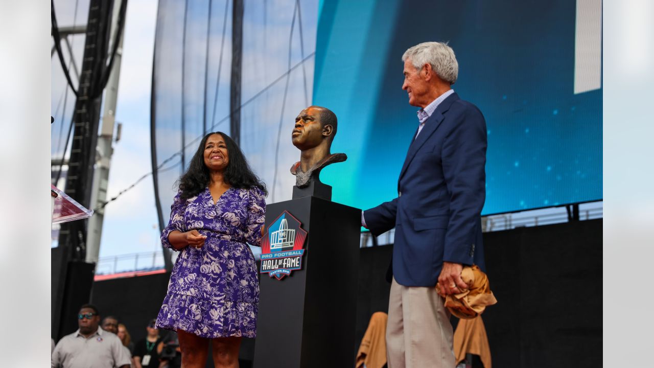 Sam Mills makes debut on banner at Pro Football Hall of Fame site