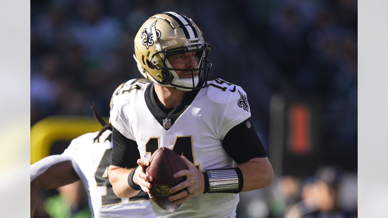 Chicago Bears quarterback Andy Dalton (14) looks to pass the ball against  the Cincinnati Bengals during the first half of an NFL football game,  Sunday, Sept. 19, 2021, in Chicago. (AP Photo/Kamil