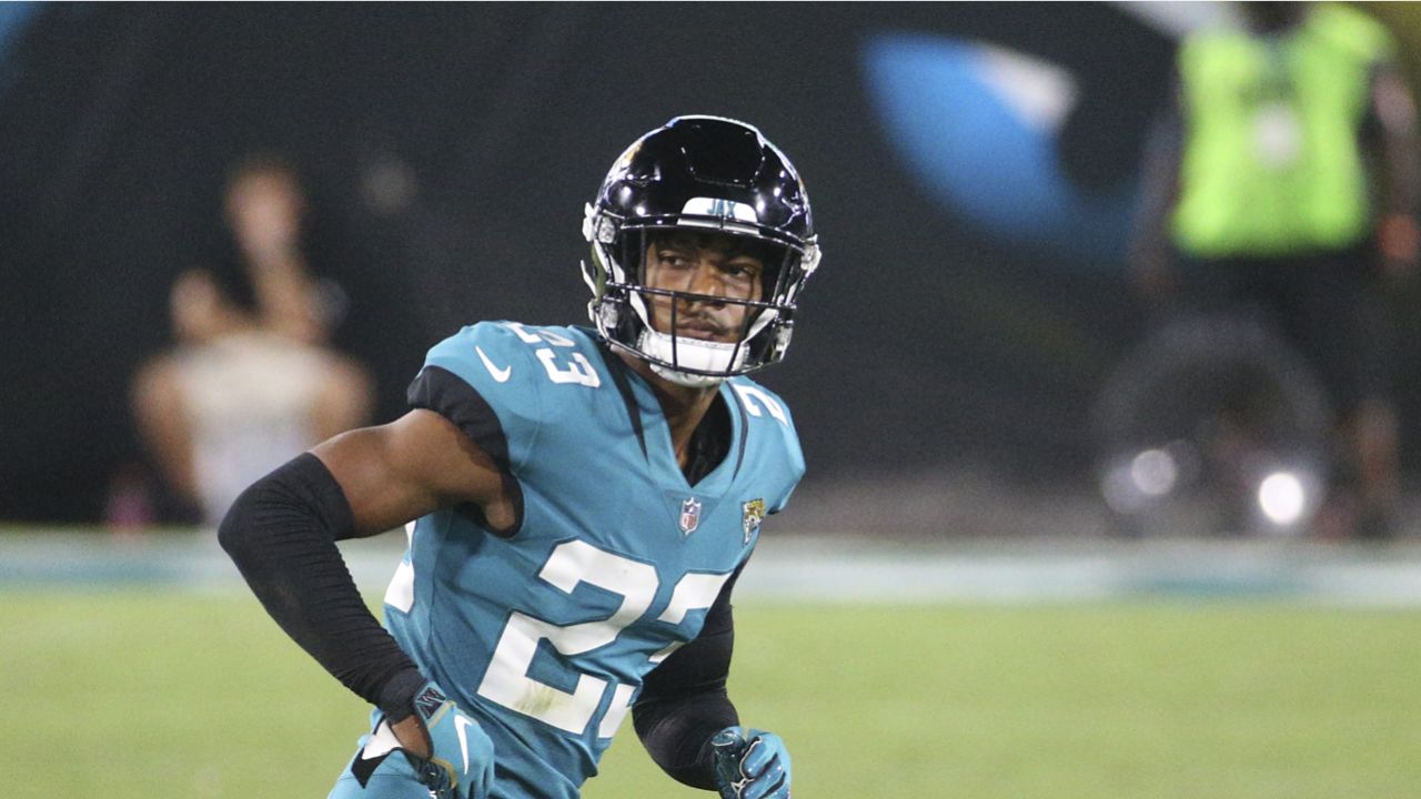 Jaguars trade CB CJ Henderson to Panthers for TE Dan Arnold - The