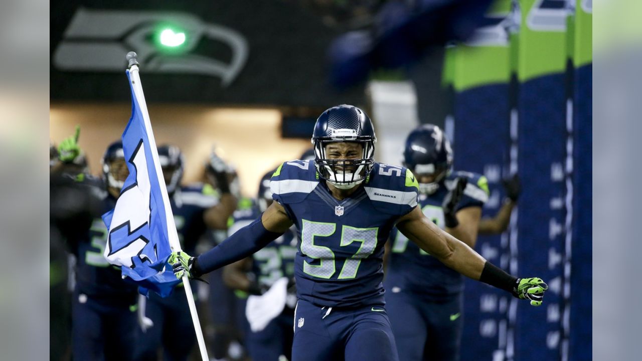 Seahawks cut ties with safety Thompson, tight end Dickson