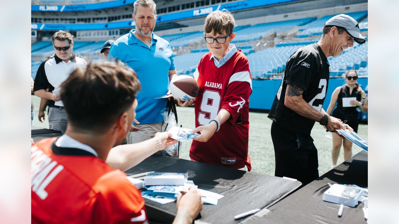 PHOTOS: Panthers greet fans at PSL owner autograph day