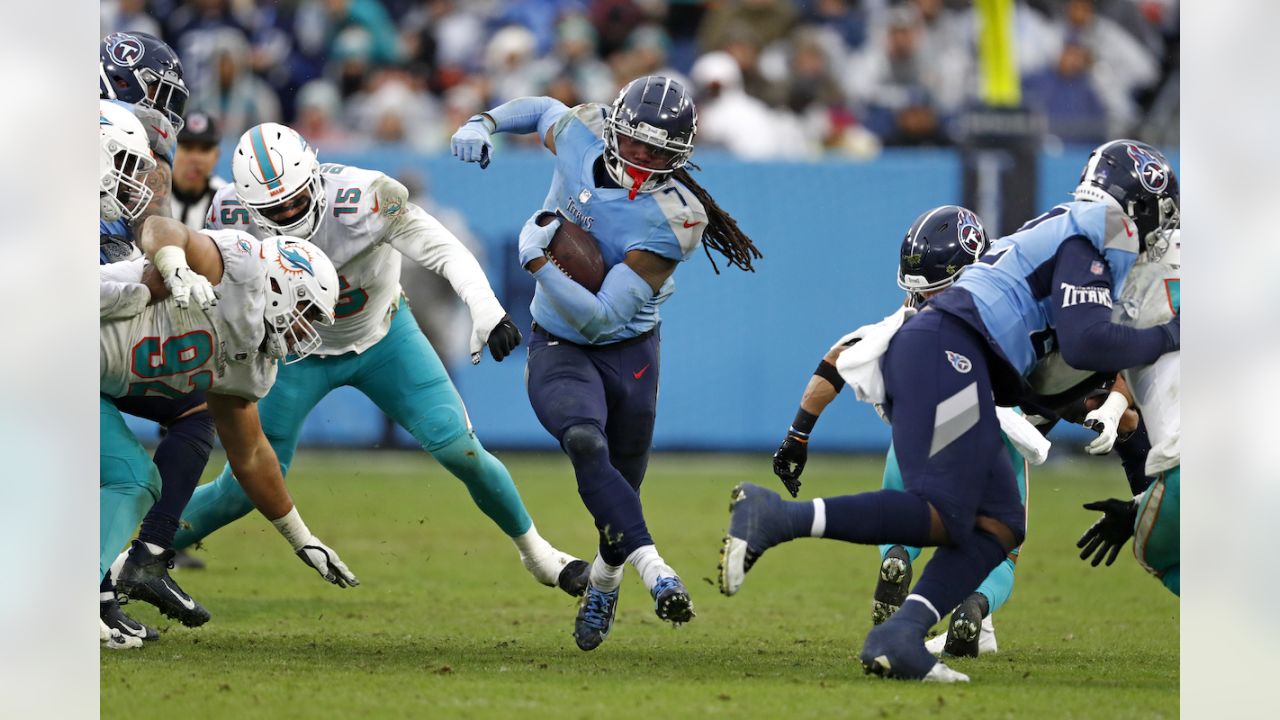 Syndication: The Tennessean Tennessee Titans running back D onta Foreman  (7) evades Houston Texans