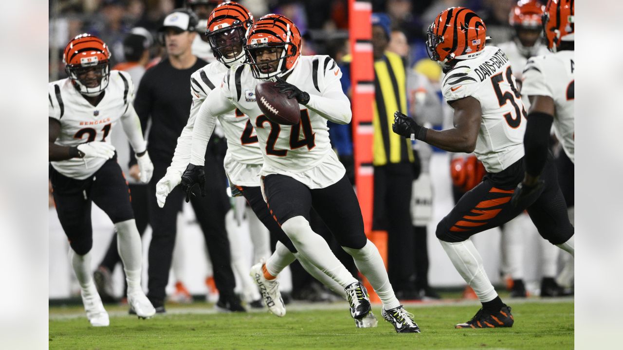 Bengals Safety Vonn Bell Headed to Panthers, per Report