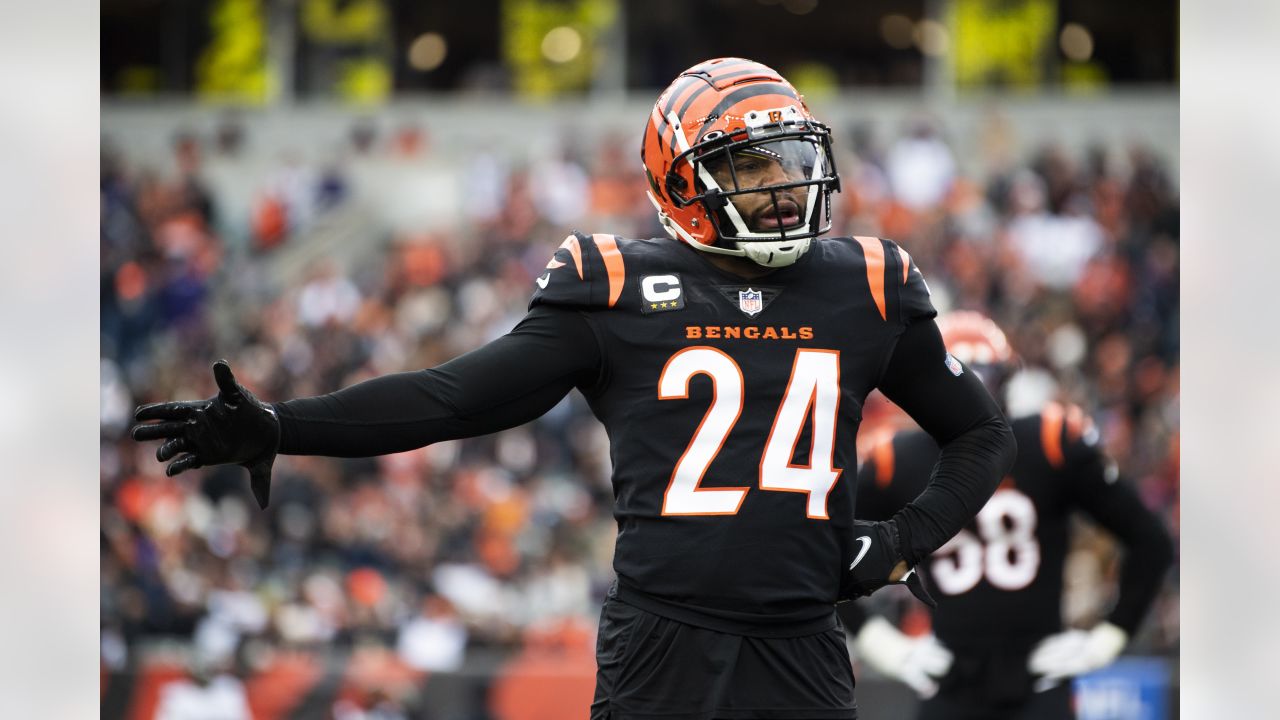 Safety Vonn Bell of the Cincinnati Bengals intercepts a pass intended  News Photo - Getty Images