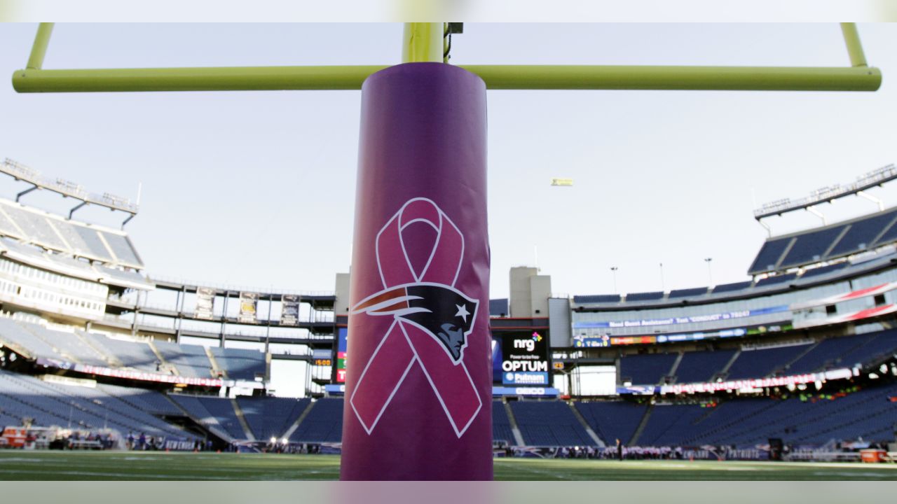 Las Vegas Raiders tight end Jason Witten leaves the field after an NFL  football game against the New England Patriots, Sunday, Sept. 27, 2020, in  Foxborough, Mass. (AP Photo/Steven Senne Stock Photo 