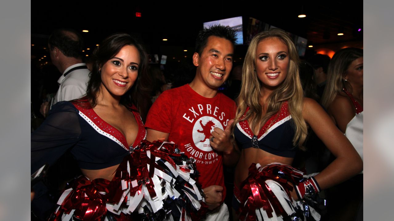 Patriots Cheerleaders Host 2016 Swimsuit Calendar Launch Party at Howl at  the Moon-Splitsville