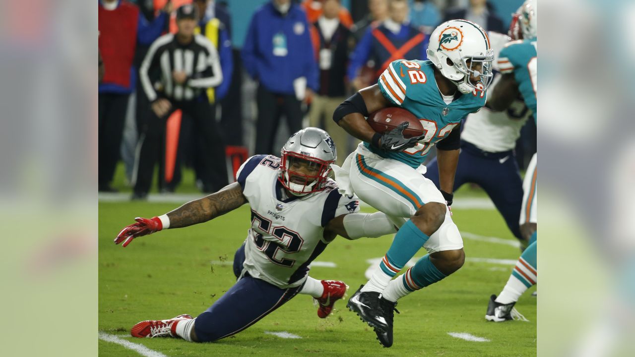 Miami Dolphins middle linebacker Elandon Roberts (52) makes an interception  against the Las Veg …