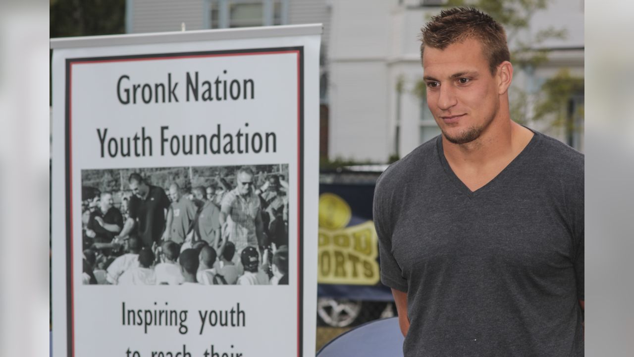 Rob Gronkowski delivers gifts to Gorham Youth Football