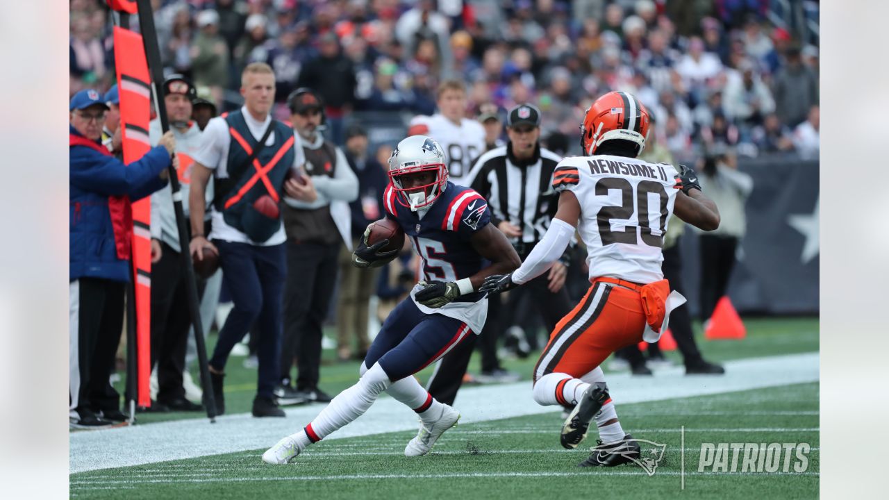 November 14, 2021: Cleveland Browns wide receiver JoJo Natson (19) before  the NFL football game between the Cleveland Browns and the New England  Patriots at Gillette Stadium, in Foxborough, Massachusetts. The Patriots