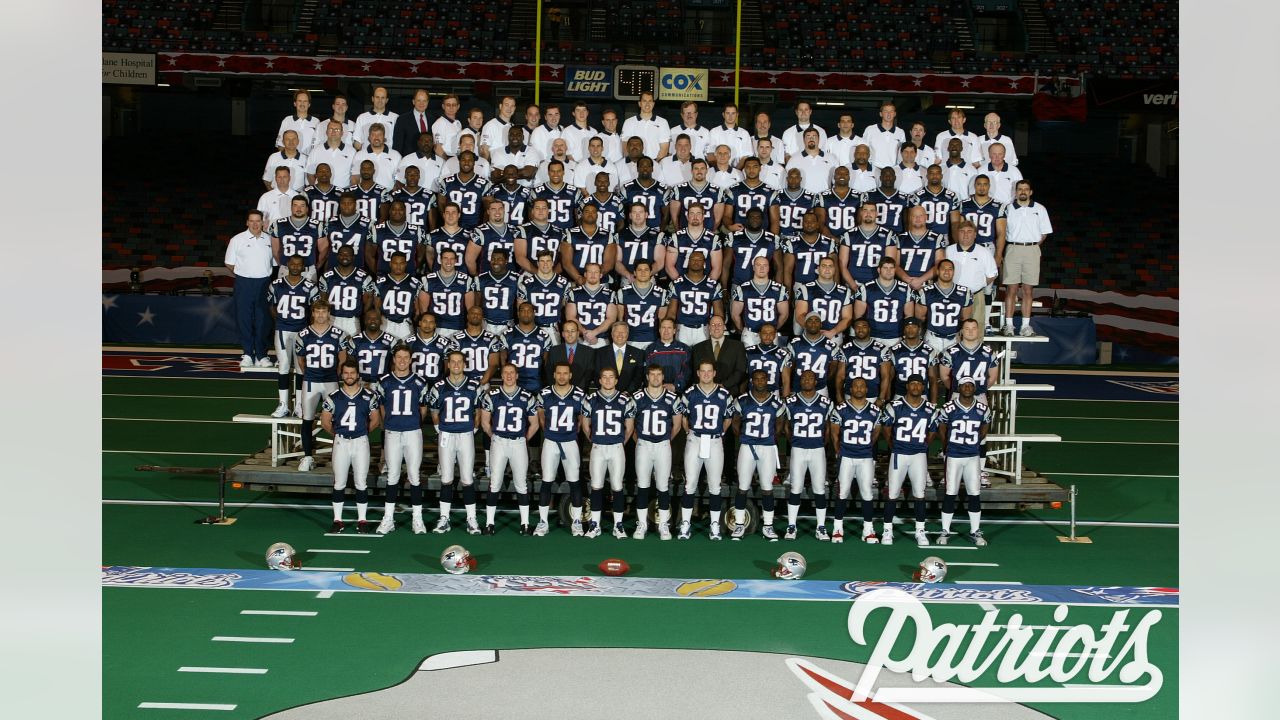 Photos: Patriots Super Bowl XXXVI Team Photo Day