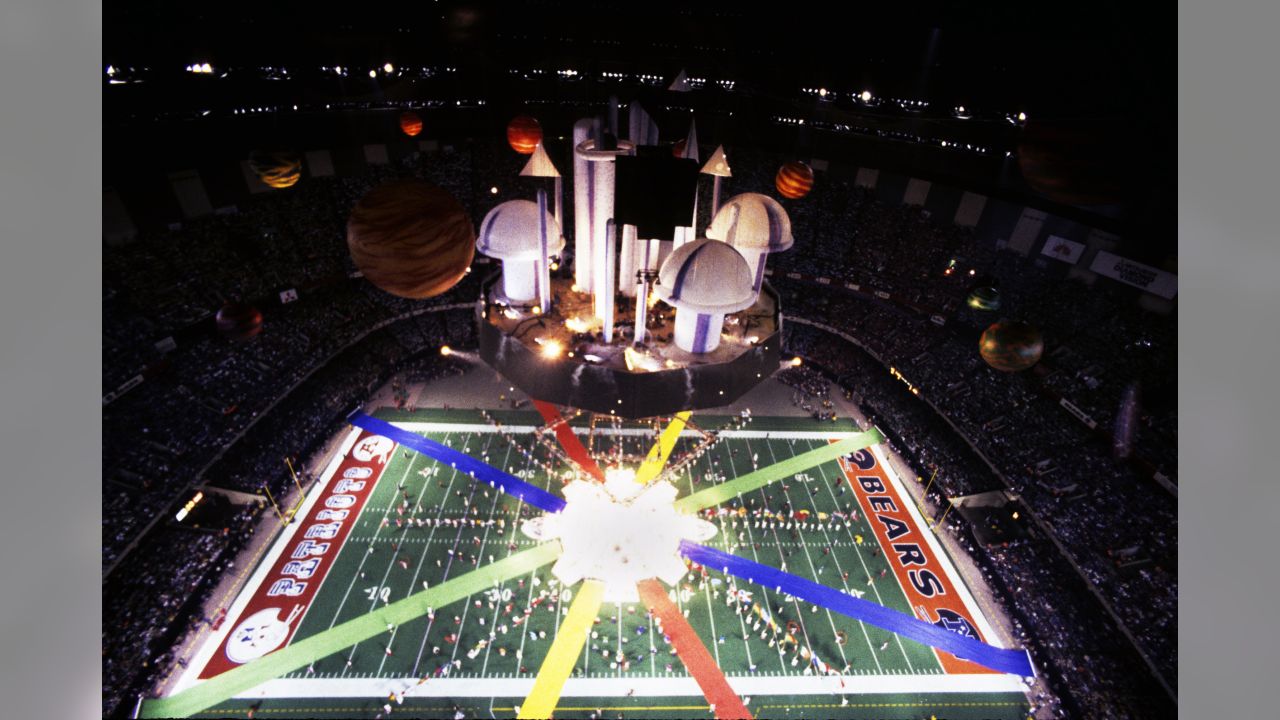 SUPER BOWL XX Official Game Program [Chicago Bears vs. New England  Patriots/ Sunday, January 26, 1986): : Books