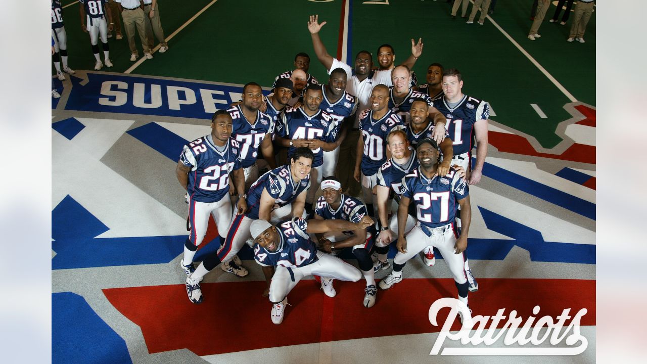 Photos: Patriots Super Bowl XXXVI Team Photo Day