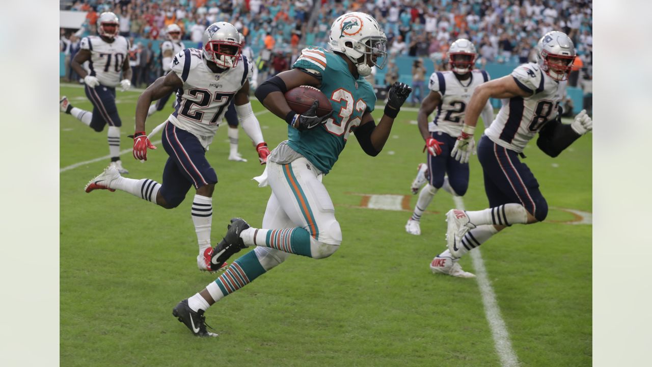 Miami Gardens, Florida, USA. 29th Sep, 2019. A group of Miami Dolphins  players get ready for a play during an NFL football game against Los  Angeles Chargers at the Hard Rock Stadium