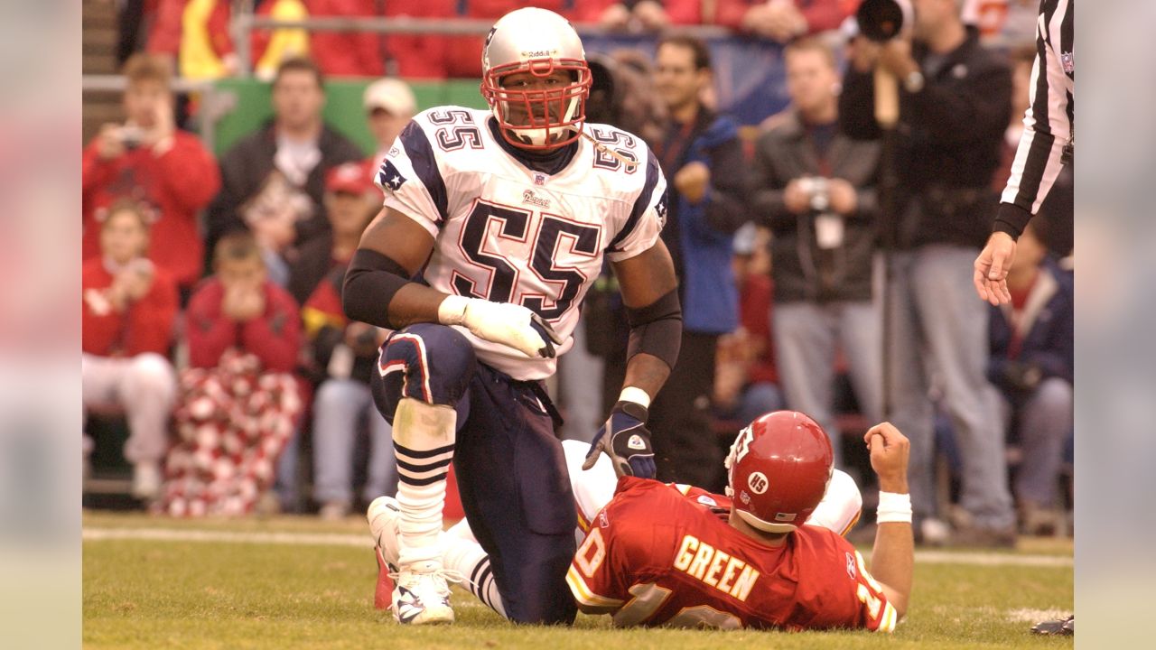 WILLIE MCGINEST OF THE NEW ENGLAND PATRIOTS DURING THE 39-35 LOSS TO  News Photo - Getty Images