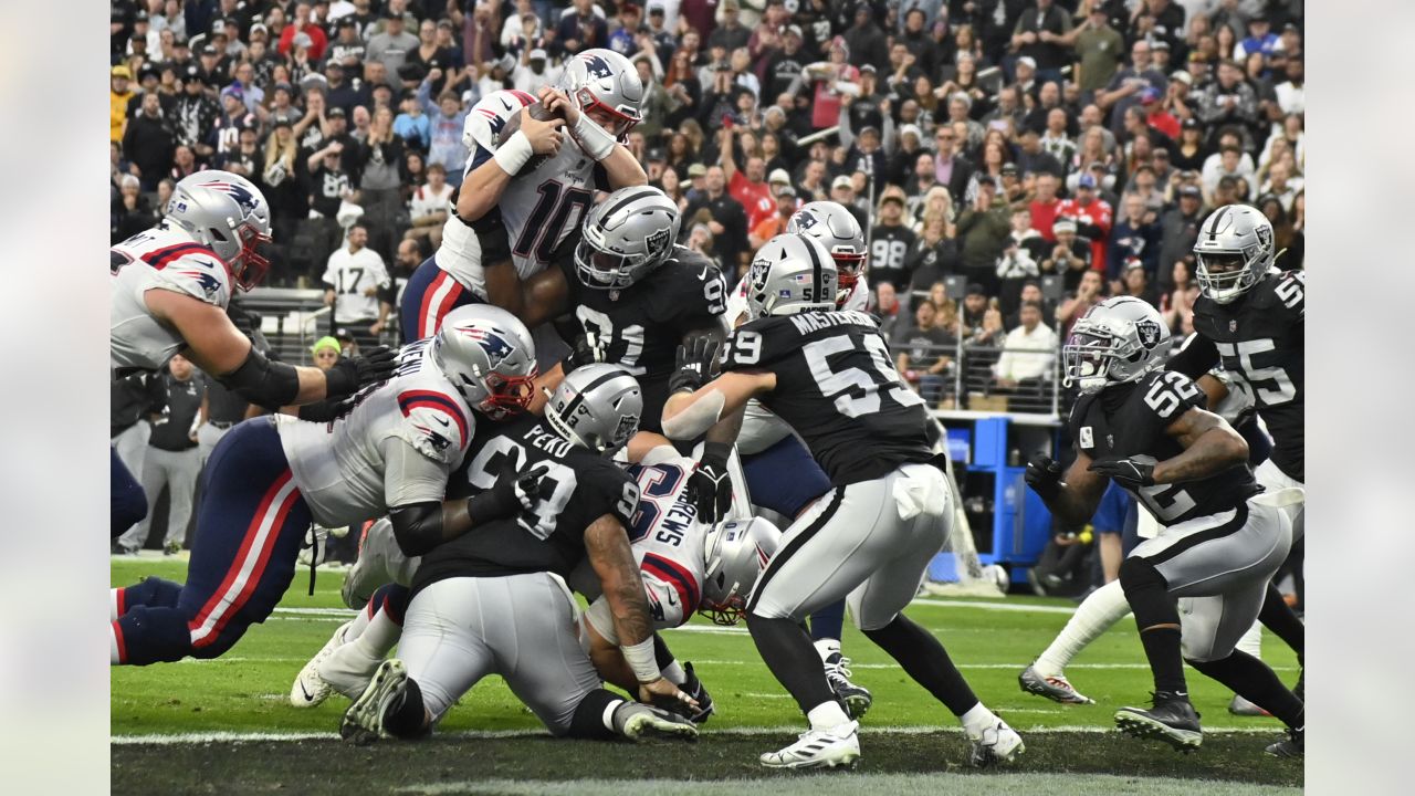 4,523 Oakland Raiders V New England Patriots Photos & High Res