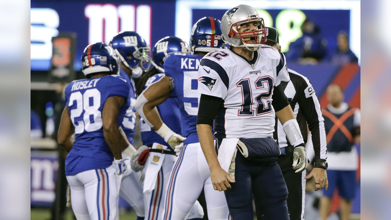 December 21, 2014: New England Patriots defensive back Nate Ebner (43)  catches the ball during warm-ups prior to the NFL game between the New  England Patriots and the New York Jets at