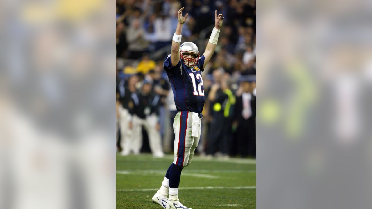 Feb 01, 2004; Houston, Texas, USA; Patriots QB TOM BRADY Celebrates winning  the MVP award of Super Bowl XXXVIII Stock Photo - Alamy