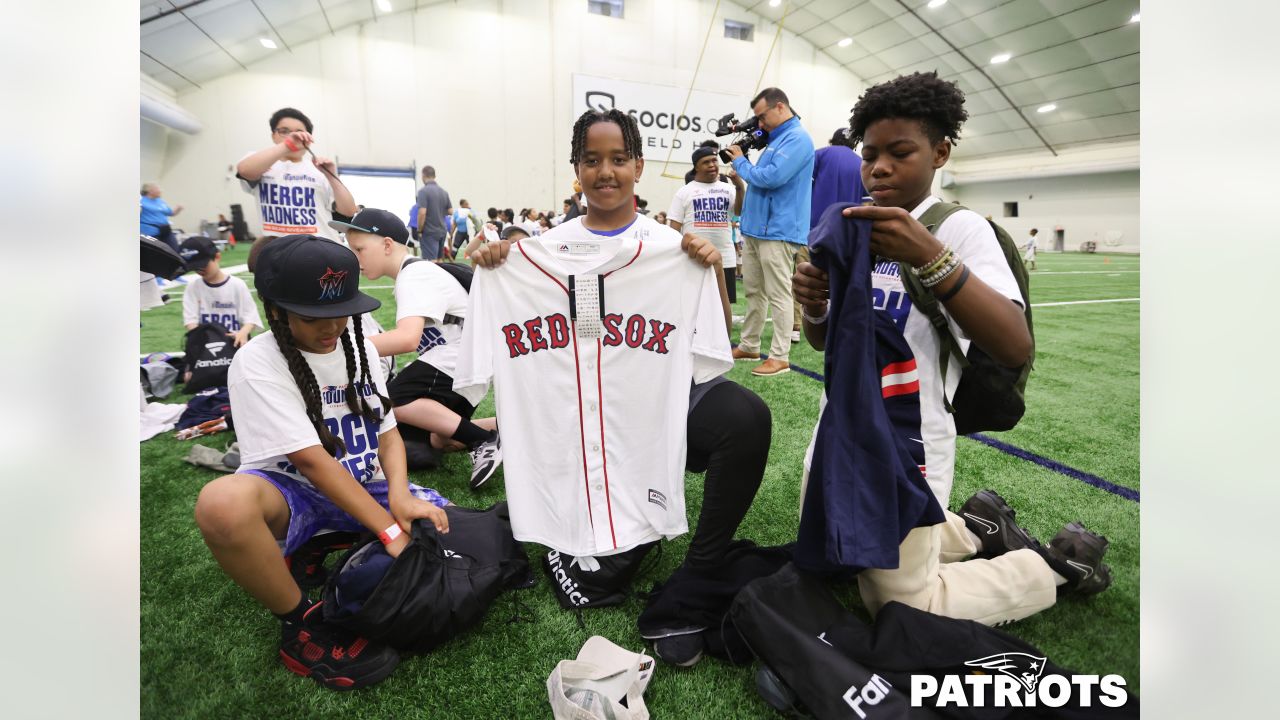 Patriots fans load up on championship gear