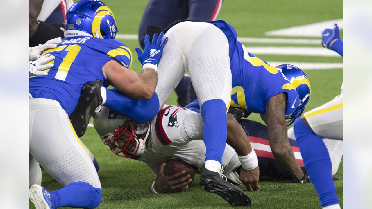 Patriots come up empty, get run over by Rams in falling to 6-7