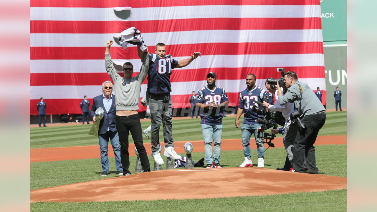 Gronk 'steals' Brady's jersey in pregame ceremony at Fenway - The