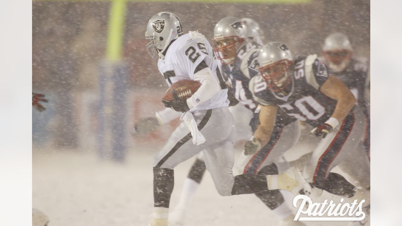 4,523 Oakland Raiders V New England Patriots Photos & High Res