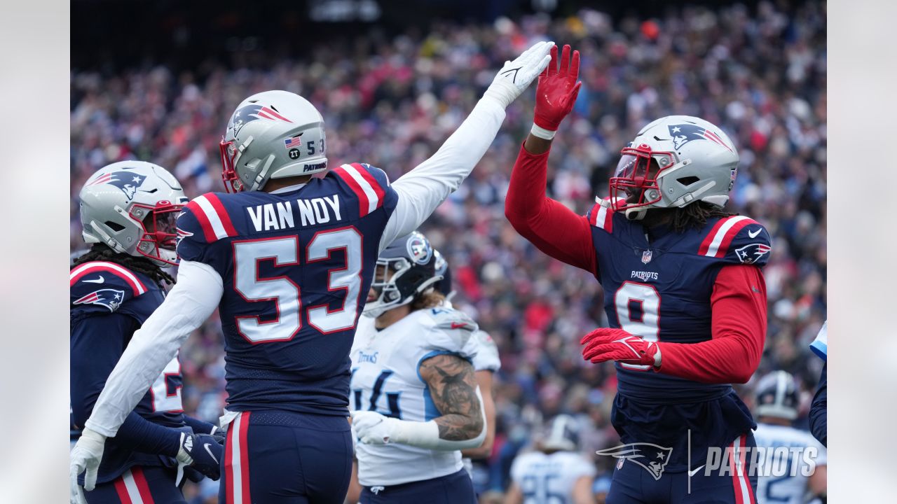 Watch: Tom Brady Annihilate Tennessee Titans With 5 TDs in 10 Minutes  Brandishing the Patriots Red Jersey to the NFL - EssentiallySports