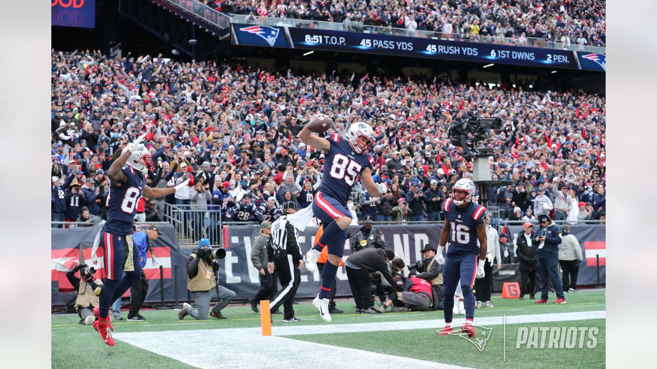 November 14, 2021: Cleveland Browns wide receiver JoJo Natson (19) before  the NFL football game between the Cleveland Browns and the New England  Patriots at Gillette Stadium, in Foxborough, Massachusetts. The Patriots