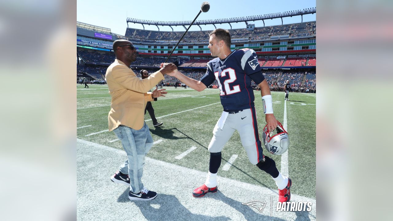 Tom Brady rings Gillette Stadium lighthouse bell to welcome Patriots onto  the field 