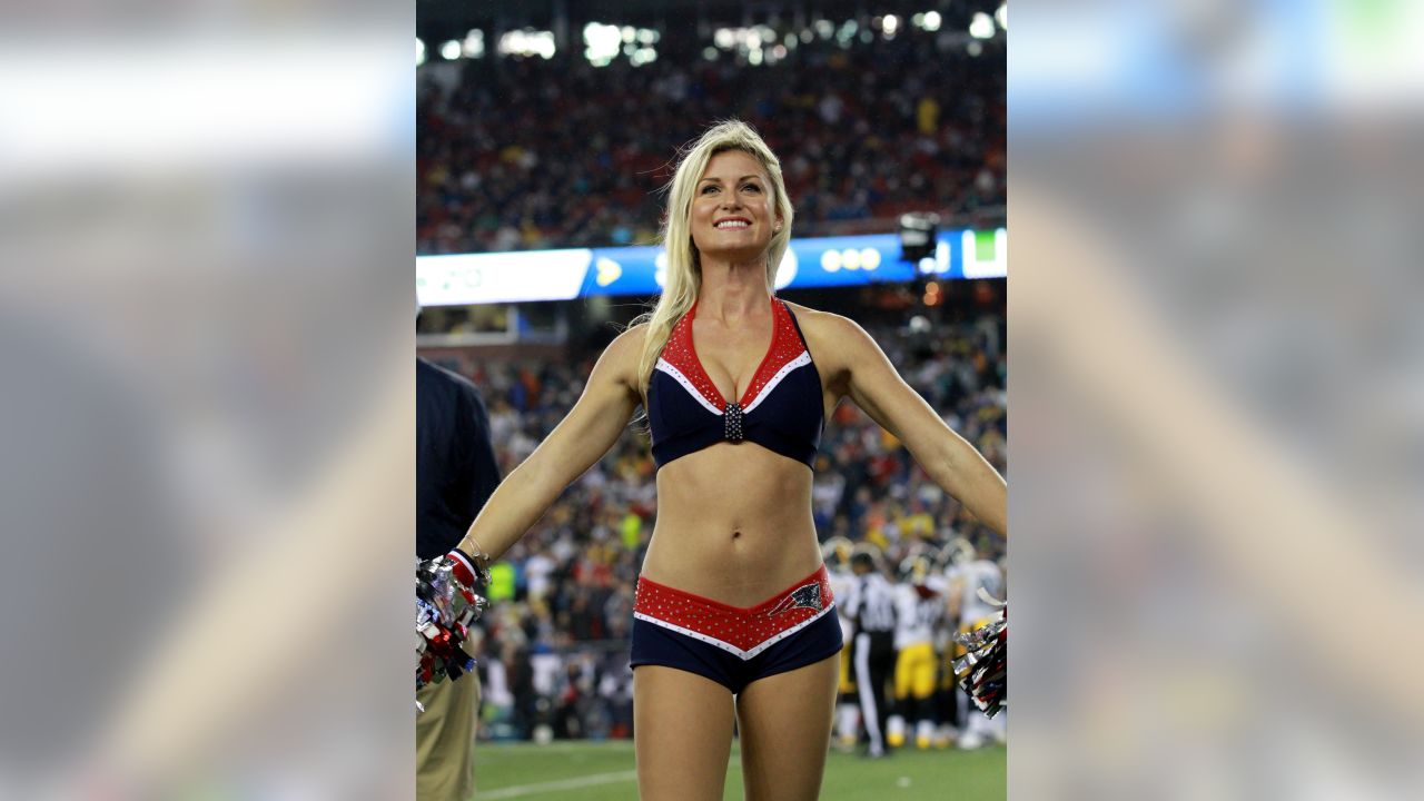 Super Bowl 2015: Meet the New England Patriots' Cheerleader Pursuing a  Ph.D. in Neuroscience - ABC News