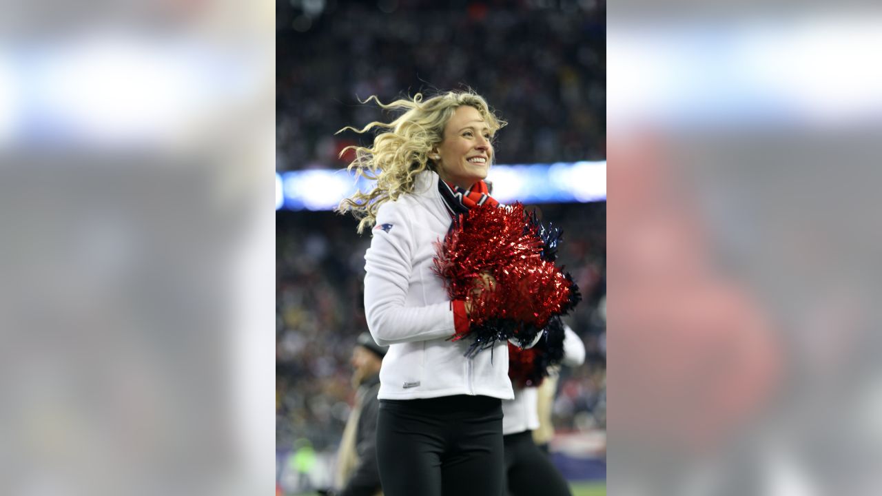 Foxborough, Massachusetts, USA. 29th Oct, 2017. New England Patriots  cheerleaders dress in costumes for Halloween at the NFL game between the New  England Patriots and the Los Angeles Chargers held at Gillette