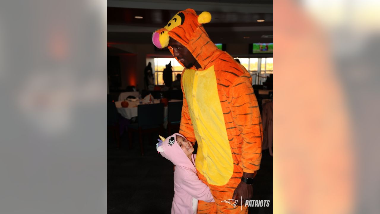 Patriots Dress Up As Disney Characters At Halloween Party For Pediatric Cancer Patients