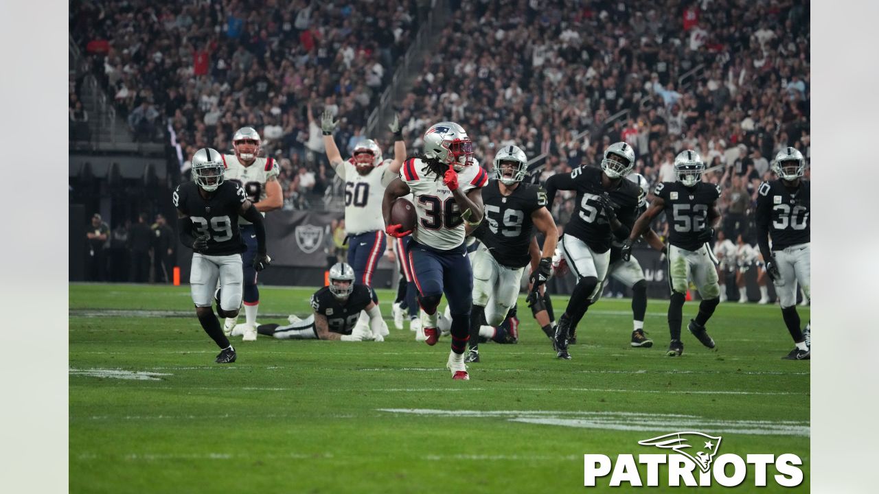 4,523 Oakland Raiders V New England Patriots Photos & High Res