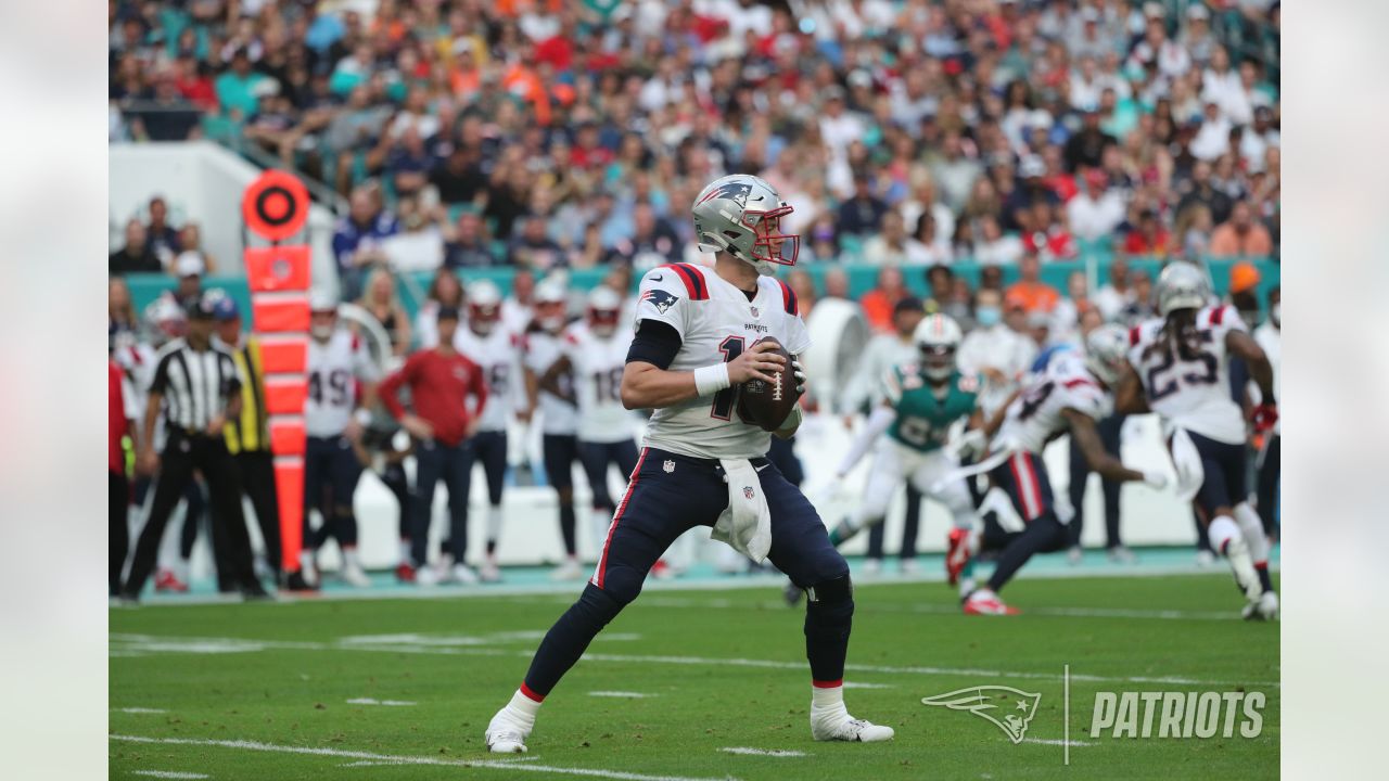 Week 18: Patriots at Dolphins by miamidolphins - Issuu